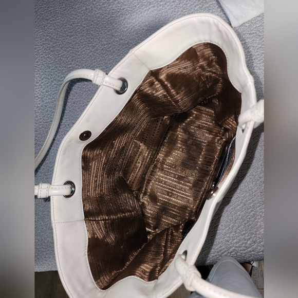 Love Moschino NWOT Gorgeous 😍❤️ Cream Leather Designer Purse - Picture 12 of 16